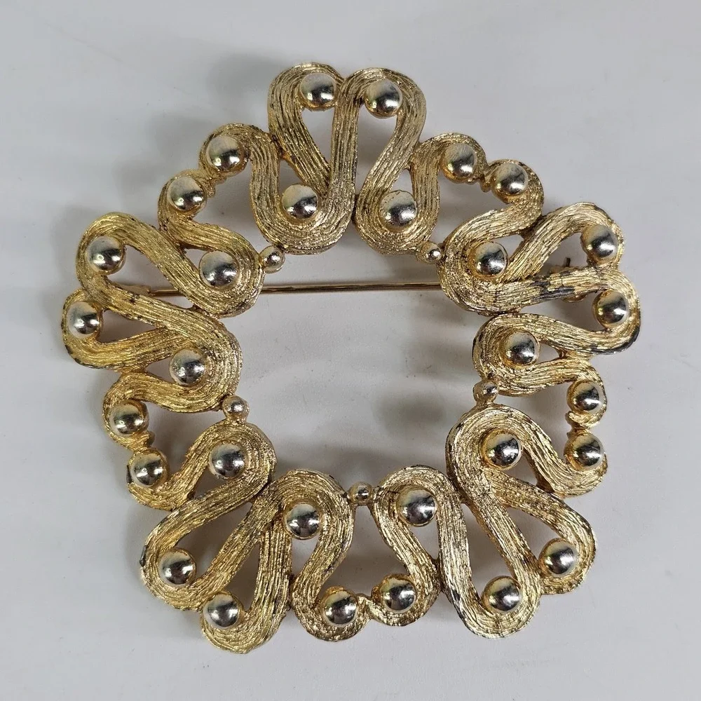 Vintage Tortolani Wreath Brooch Pin Gold Tone Textured Pinback Golden Pearls